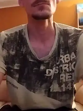 Snapshot of Crazzy_Maiky chatting on December 8, 9:41 pm Crazzy Maiky online show from December 8, 9:41 pm