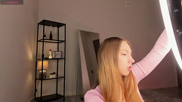 elfinvibes online show from September 18, 6:04 am