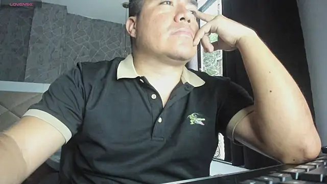 Snapshot of Jhonatan_Morales_S chatting on February 28, 10:50 pm Jhonatan Morales S online show from February 28, 10:50 pm