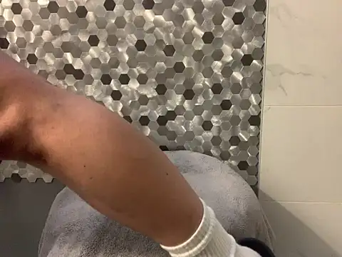 Snapshot of MiguelBlu chatting on November 9, 1:31 pm MiguelBlu online show from November 9, 1:31 pm