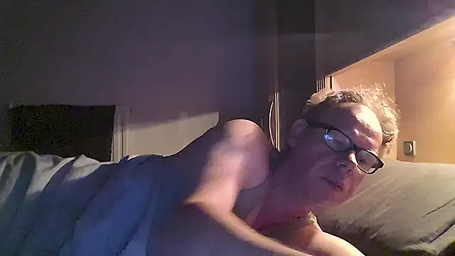 Snapshot of kinkyslet8 chatting on September 11, 6:24 am kinkyslet8 online show from September 11, 6:24 am