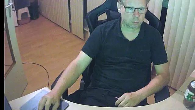 Snapshot of kinkyslet8 chatting on September 18, 8:22 pm kinkyslet8 online show from September 18, 8:22 pm