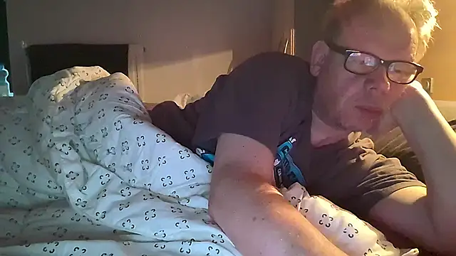 Snapshot of kinkyslet8 chatting on October 27, 7:34 am kinkyslet8 online show from October 27, 7:34 am