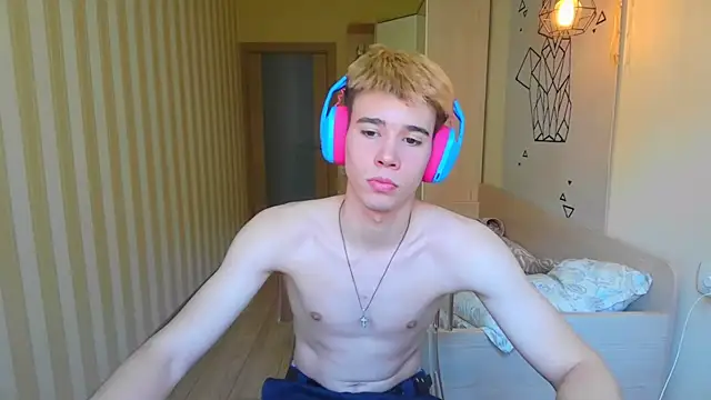gayGamogey online show from June 4, 11:27 am