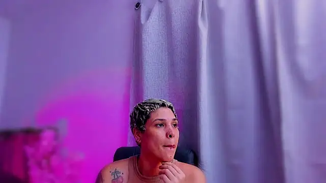 Charlee pink online show from November 20, 3:39 am