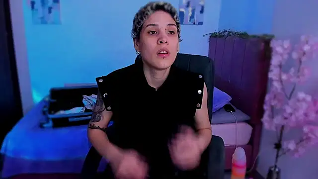 Charlee pink online show from December 3, 11:58 pm