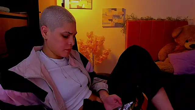 Charlee pink online show from April 6, 5:08 am