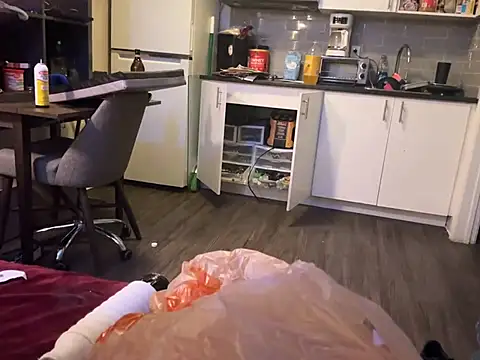 Snapshot of ChillzPnp chatting on February 26, 11:48 pm ChillzPnp online show from February 26, 11:48 pm