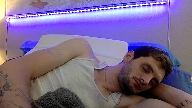 Snapshot of ChillzPnp chatting on November 15, 1:47 am ChillzPnp online show from November 15, 1:47 am