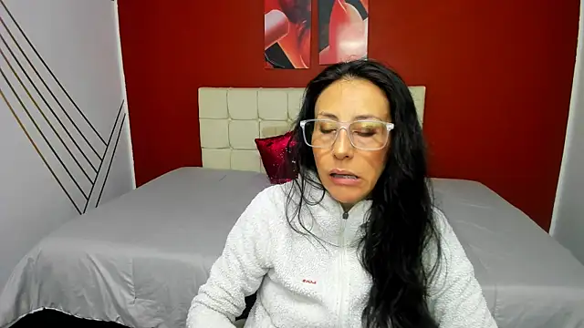 Abrillee1 online show from December 21, 7:38 pm