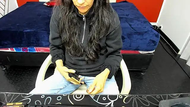 Abrillee1 online show from January 10, 7:32 pm