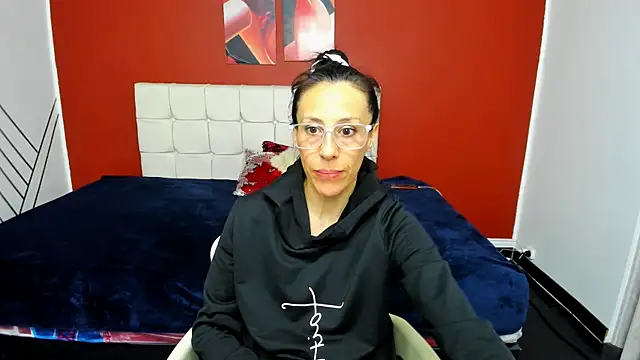 Abrillee1 online show from January 12, 3:17 am