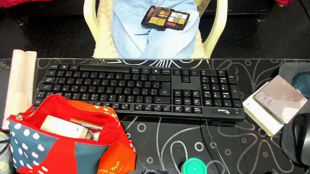 Abrillee1 online show from February 1, 7:13 pm