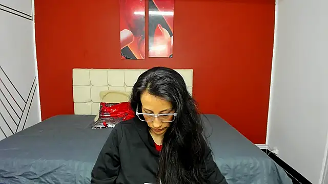 Abrillee1 online show from February 13, 10:43 pm