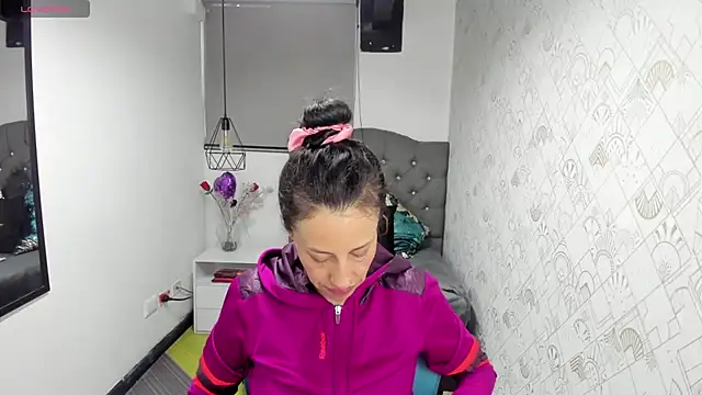 Abrillee1 online show from March 21, 11:44 am