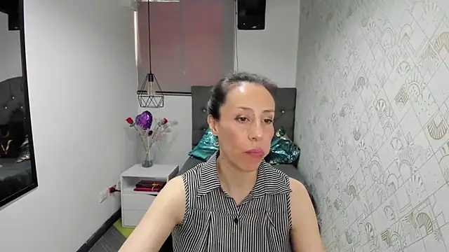 Abrillee1 online show from March 22, 2:58 pm