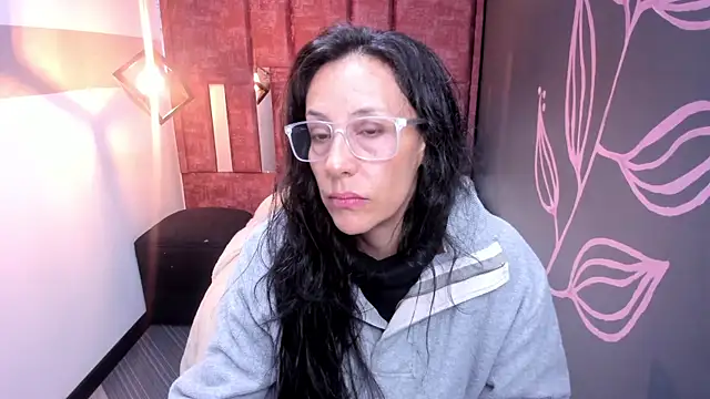 Abrillee1 online show from November 7, 12:05 pm