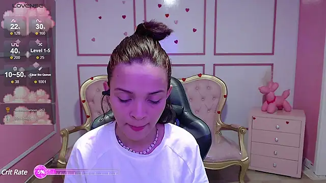 Snapshot of ailen_t chatting on December 6, 3:52 am ailen t online show from December 6, 3:52 am