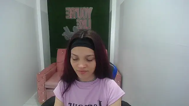 Snapshot of ailen_t chatting on October 15, 9:48 pm ailen t online show from October 15, 9:48 pm