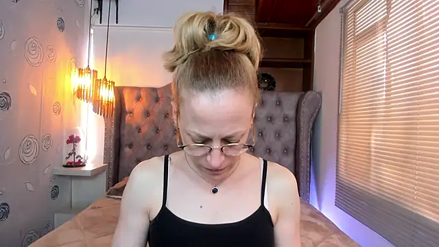 Snapshot of SammySanders chatting on February 6, 4:36 pm SammySanders online show from February 6, 4:36 pm