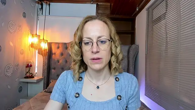 Snapshot of SammySanders chatting on February 15, 12:11 pm SammySanders online show from February 15, 12:11 pm