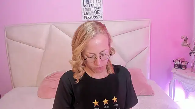 Snapshot of SammySanders chatting on September 15, 8:20 pm SammySanders online show from September 15, 8:20 pm