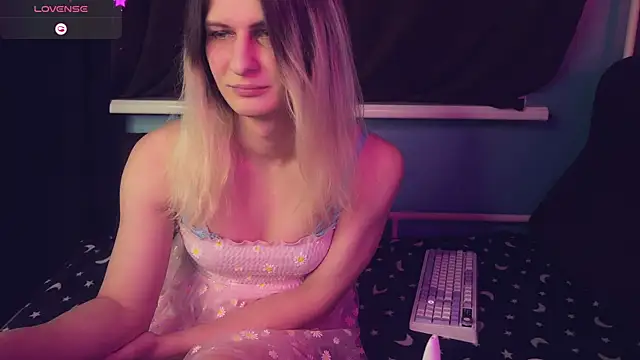 Alice Pinkhead online show from February 27, 3:15 pm