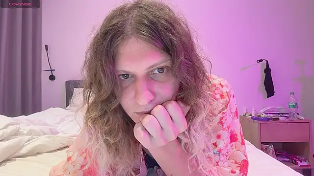 Alice Pinkhead online show from December 5, 5:16 am