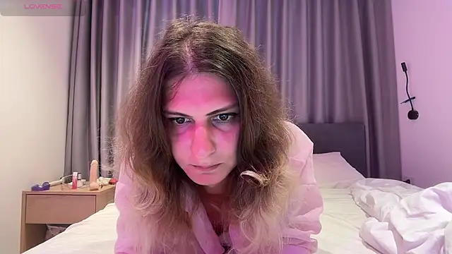 Alice Pinkhead online show from December 23, 6:00 am