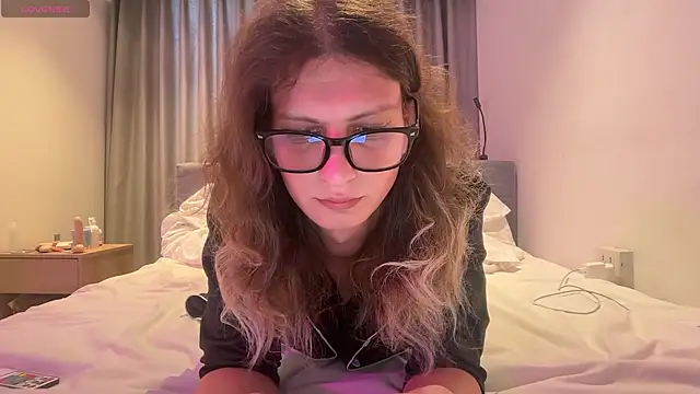 Alice Pinkhead online show from April 23, 9:41 am