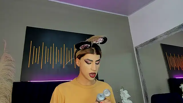 Snapshot of BrianaSchafer chatting on December 2, 5:15 pm BrianaSchafer online show from December 2, 5:15 pm