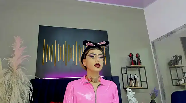 Snapshot of BrianaSchafer chatting on December 18, 5:10 pm BrianaSchafer online show from December 18, 5:10 pm