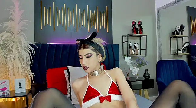 Snapshot of BrianaSchafer chatting on December 24, 2:22 pm BrianaSchafer online show from December 24, 2:22 pm