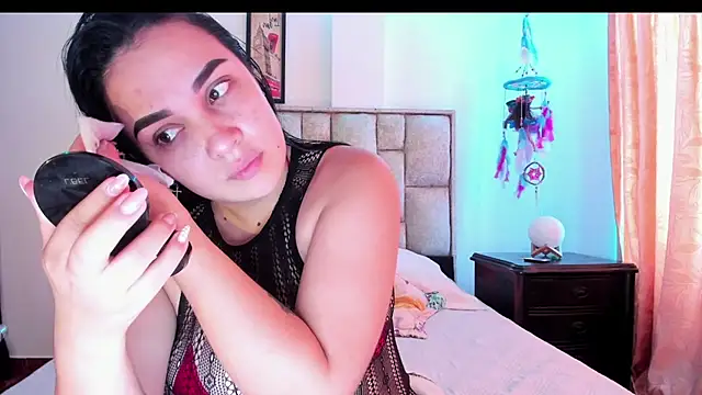 brianaGuzman online show from September 12, 6:19 pm