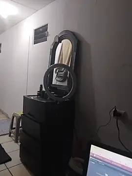 Snapshot of Tripisv chatting on November 18, 4:06 am Tripisv online show from November 18, 4:06 am