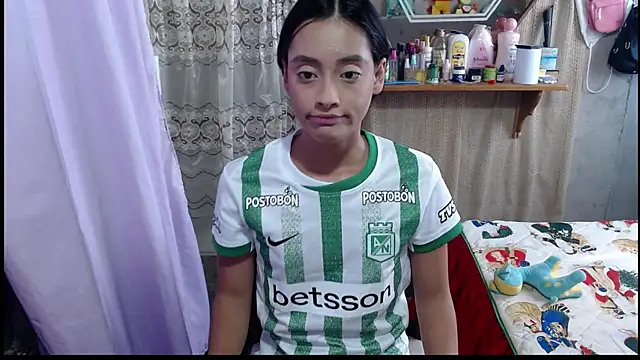 Snapshot of Lunawillis chatting on December 17, 6:58 pm Lunawillis online show from December 17, 6:58 pm