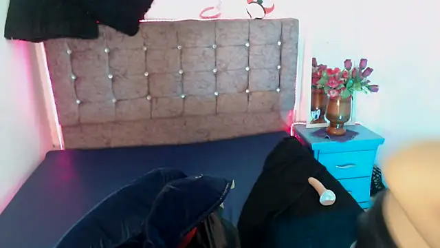 lily jamesx online show from November 21, 2:49 pm