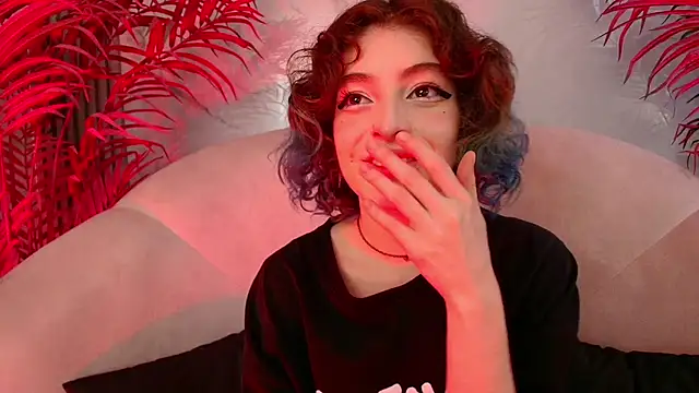 EvaHalsey online show from December 4, 8:06 pm