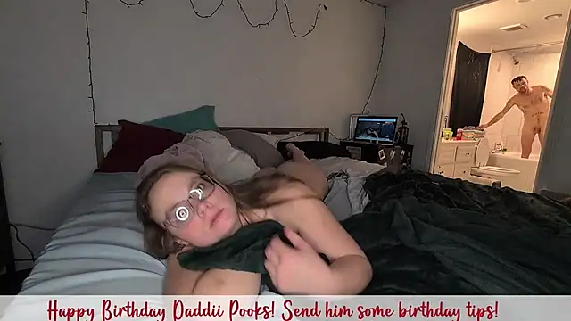 Snapshot of MrandMrsPooks chatting on March 1, 11:28 am MrandMrsPooks online show from March 1, 11:28 am