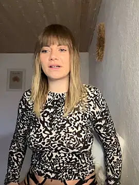 Snapshot of Milla__one chatting on December 3, 8:05 am Milla one online show from December 3, 8:05 am