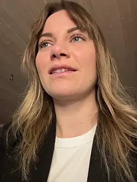 Snapshot of Milla__one chatting on December 12, 7:52 am Milla one online show from December 12, 7:52 am