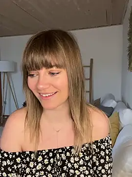 Snapshot of Milla__one chatting on February 5, 9:04 am Milla one online show from February 5, 9:04 am