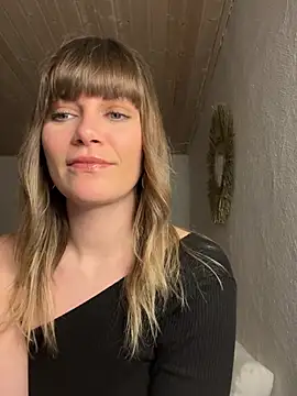 Snapshot of Milla__one chatting on February 13, 4:39 pm Milla one online show from February 13, 4:39 pm