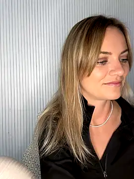 Snapshot of Milla__one chatting on September 10, 9:31 am Milla one online show from September 10, 9:31 am