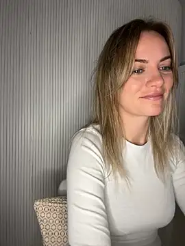 Snapshot of Milla__one chatting on October 13, 4:45 am Milla one online show from October 13, 4:45 am