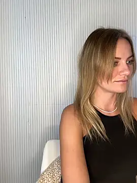 Snapshot of Milla__one chatting on November 6, 10:38 am Milla one online show from November 6, 10:38 am