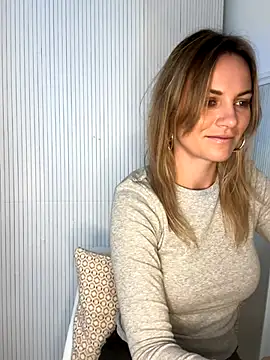 Snapshot of Milla__one chatting on November 17, 10:54 am Milla one online show from November 17, 10:54 am