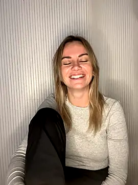 Snapshot of Milla__one chatting on November 24, 1:44 pm Milla one online show from November 24, 1:44 pm