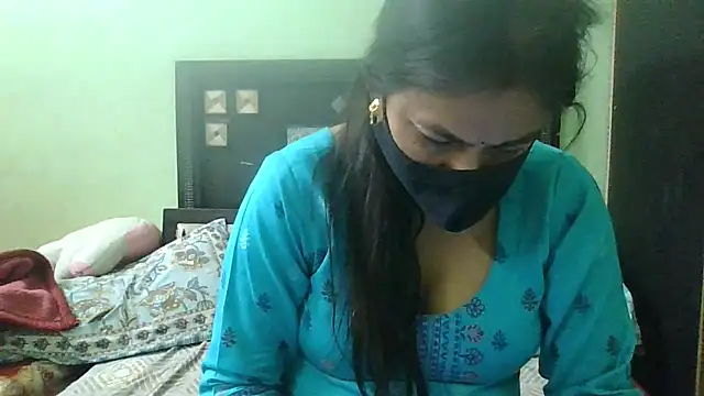 Snapshot of couplesuni chatting on December 5, 4:53 am couplesuni online show from December 5, 4:53 am