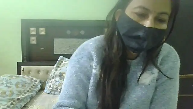 Snapshot of couplesuni chatting on December 6, 4:03 am couplesuni online show from December 6, 4:03 am